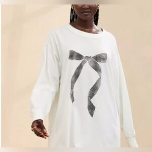 Aerie Cozy Oversized Boyfriend Graphic T-shirt Soft Muslin Cream Charcoal Bow XS
